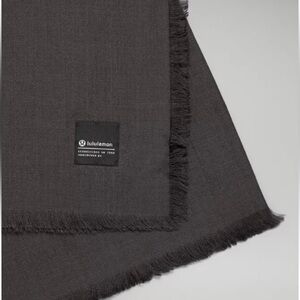 Lululemon Wool & Silk Blend Square Scarf in Graphite Grey, 36" x 36"